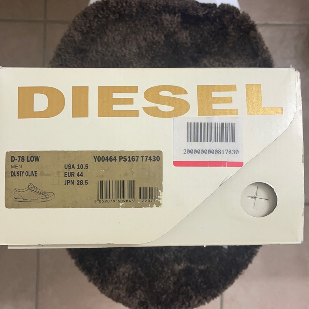 Diesel Men olive green sneakers size: 10.5 M
